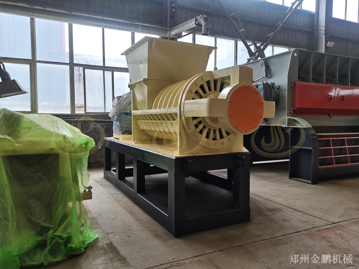 郑州金鹏螺旋撕碎机在易缠绕物料撕碎预处理中的工程应用