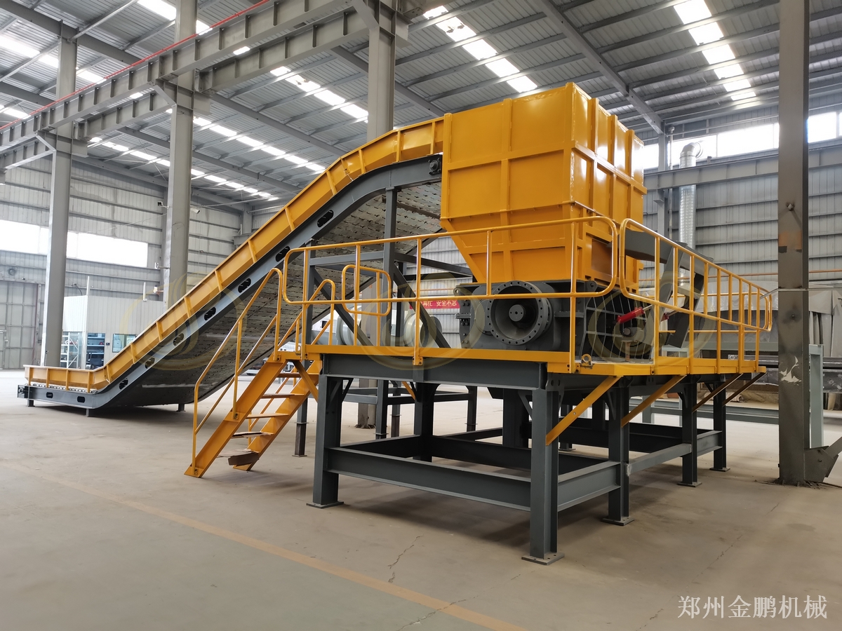 郑州金鹏城市固废垃圾撕碎机在分选前处理中的应用