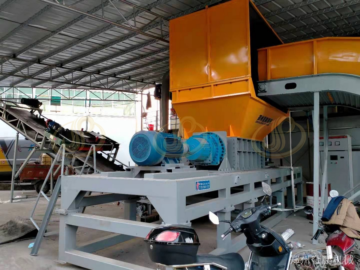 郑州金鹏大件垃圾撕碎机在废旧家具处理中的选型分析