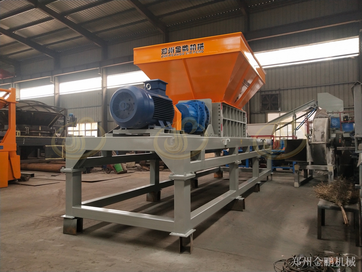 郑州金鹏工业垃圾撕碎机助力工业垃圾减容预处理