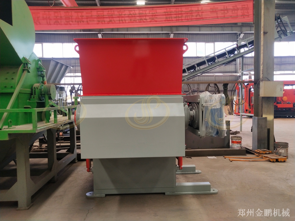 郑州金鹏工业边角料撕碎机在二级处理中的应用