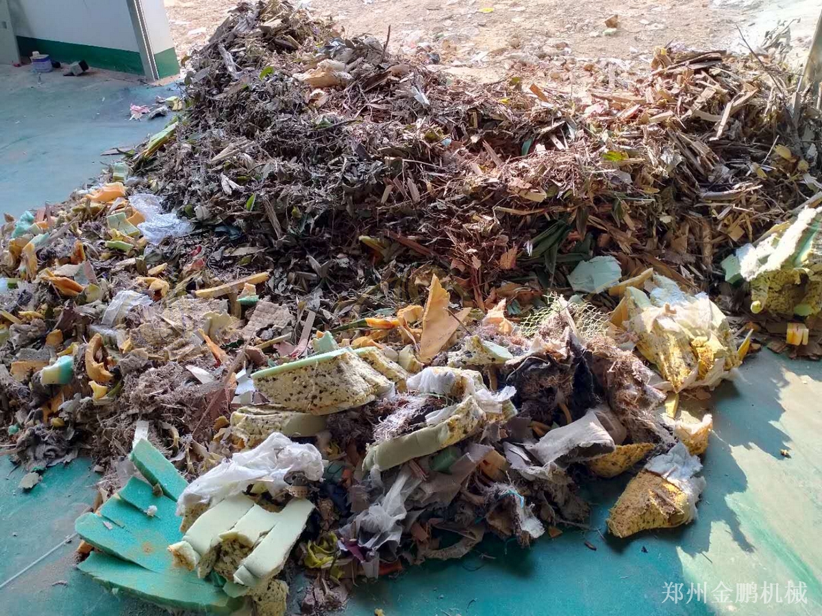 郑州金鹏垃圾分选成套设备中的撕碎预处理应用